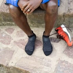 Men’s Run No Show Tab Cushion 2-Pack -Darn Tough Outlet Store SS21 Run 7496 5000x3333 bbed7b3f 5a99 4bf2 86ad b4ddc5f554e6